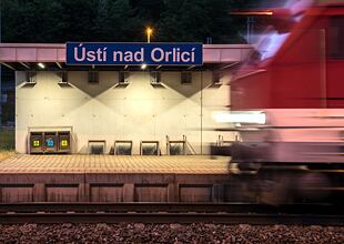 Nahlédněte do světelné rekonstrukce nádraží Ústí nad Orlicí